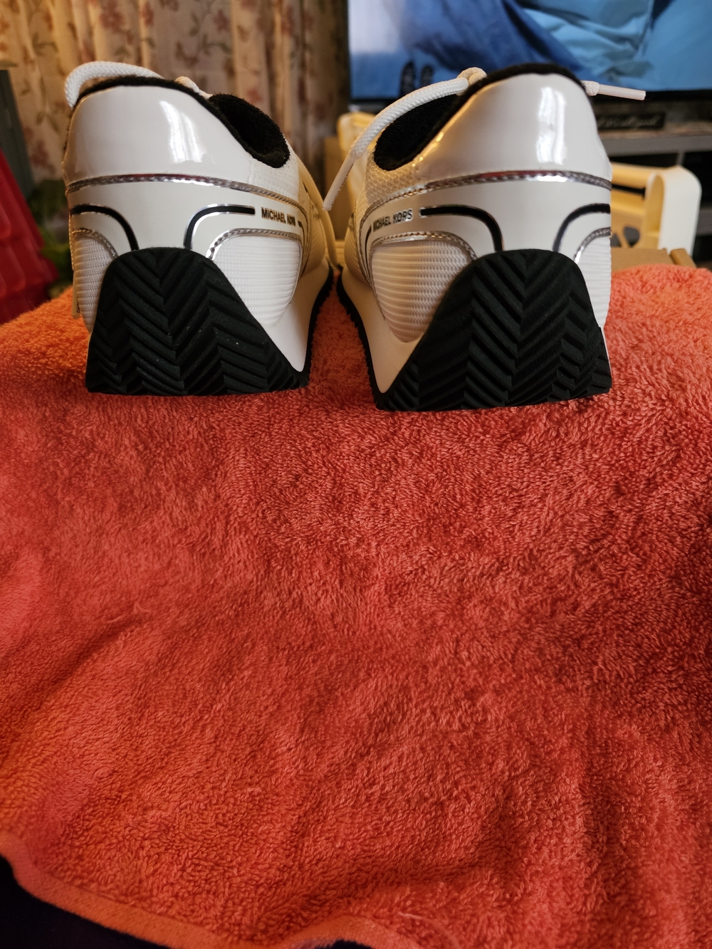 Michael Kors Byrdie Trainer White and Black Low-Top Lace-Up Sneakers NWOT - Picture 5 of 8